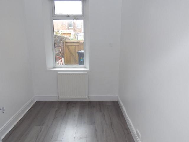 2 bed flat to rent