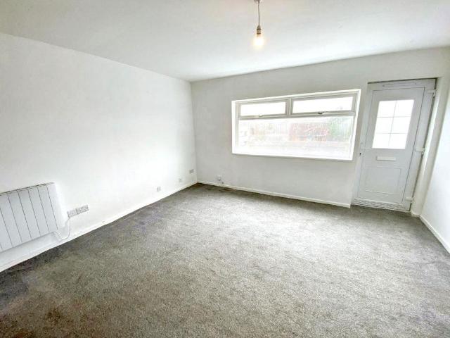 2 bed flat to rent