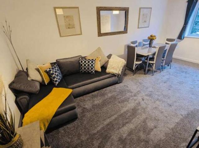 2 bed flat to rent