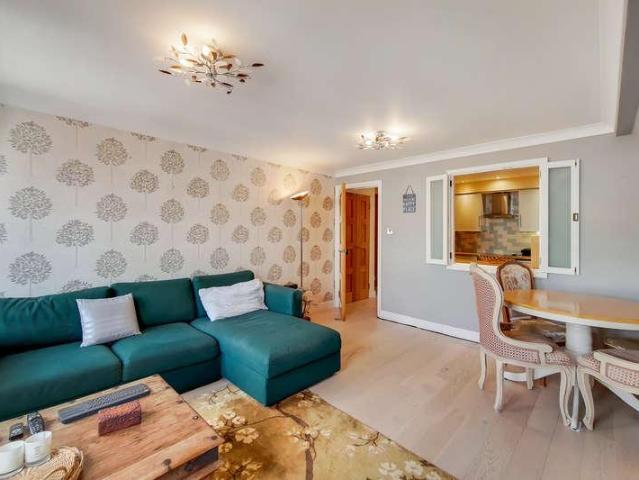 2 bed flat to rent