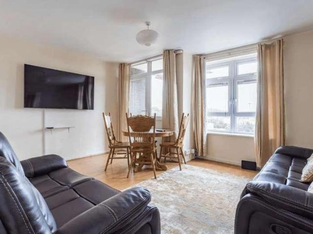 2 bed flat to rent