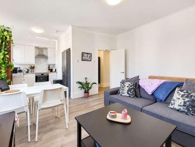 2 bed flat to rent