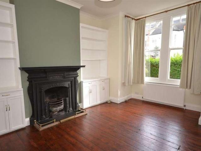 2 bed flat to rent