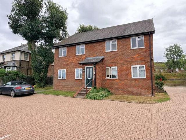 2 bed flat to rent