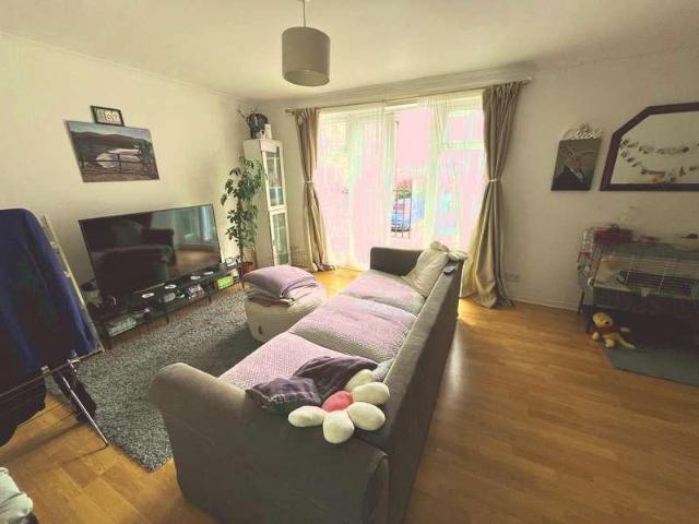 2 bed flat to rent