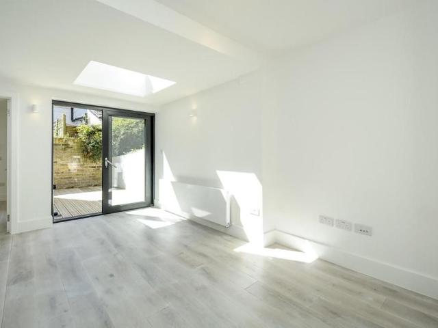 2 bed flat to rent