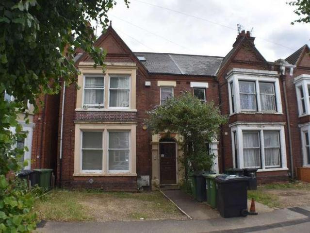 2 bed flat to rent