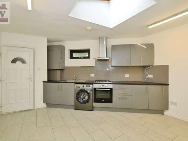 2 bed flat to rent