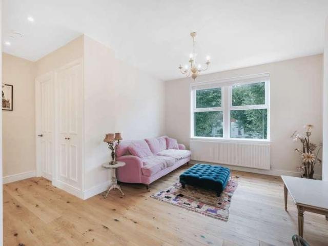 2 bed flat to rent