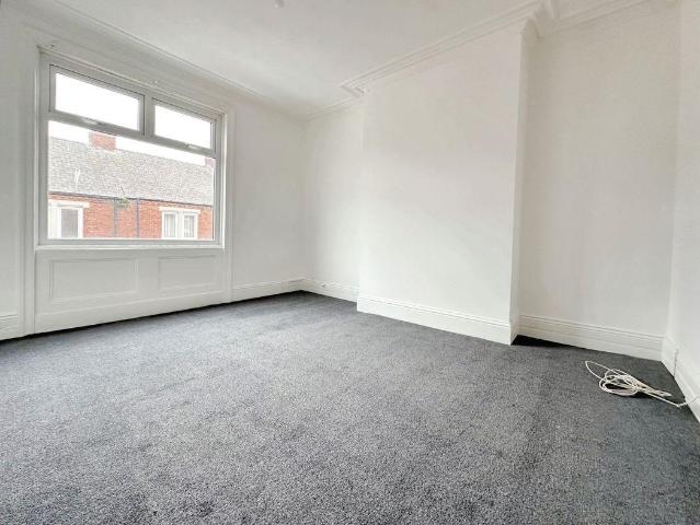 2 bed flat to rent