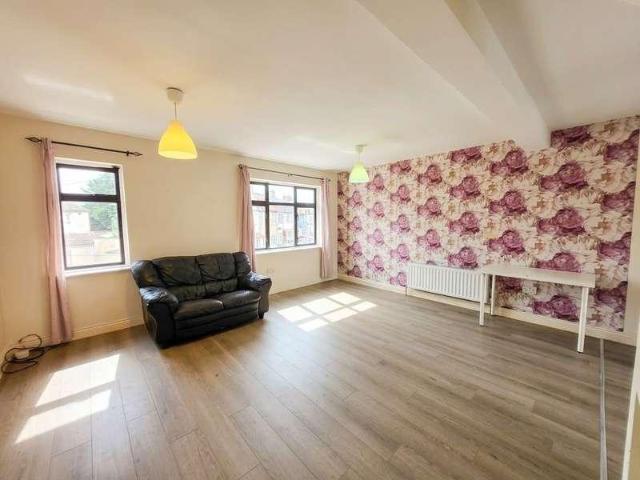 2 bed flat to rent