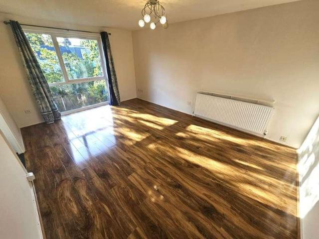 2 bed flat to rent