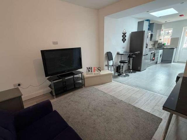 2 bed flat to rent