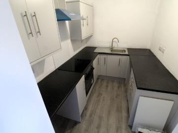 2 bed flat to rent Church Street, Church Gresley DE11