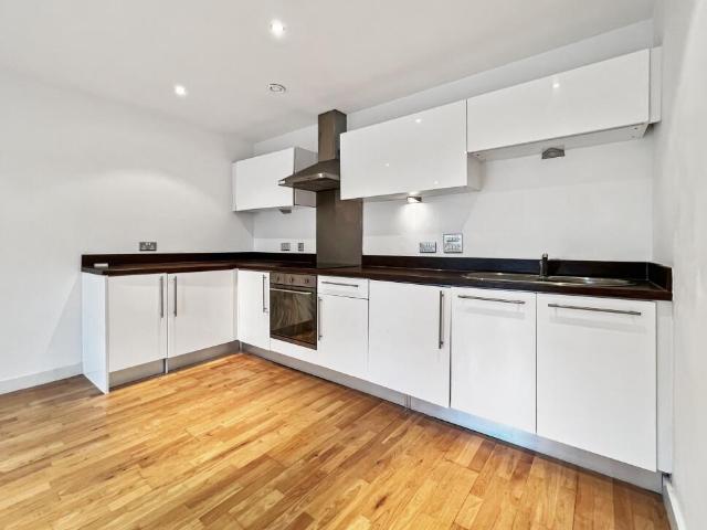 2 bed flat to rent Albert Rd, London BR2 9PY