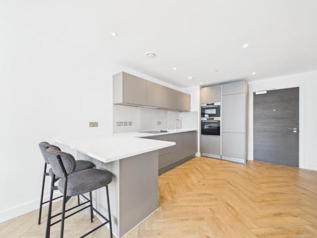 2 bed flat to rent Borough Hill, Croydon CR0