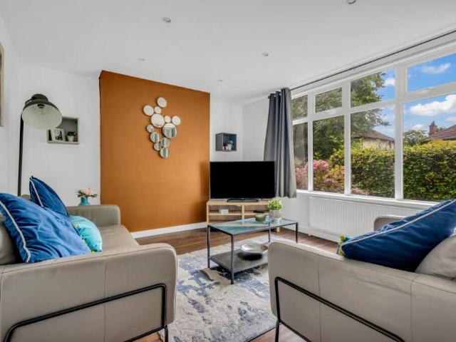 2 bed flat to rent Edward Rd, London BR1