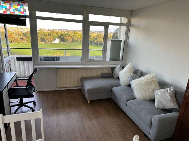 2 bed flat to rent Fitzhugh Grove, London SW18 3SG