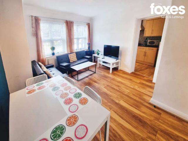 2 bed flat to rent in 16 17 The Triangle, Bournemouth, Dorset, BH2 5RY