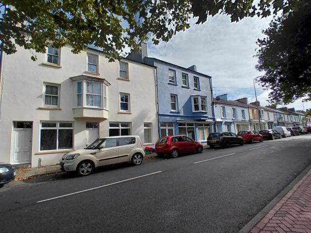2 bed flat to rent in Commercial Row, Pembroke Dock, Pembrokeshire