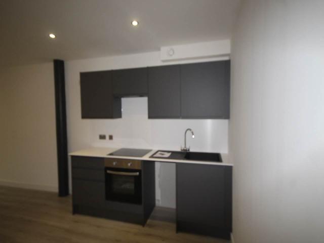 2 bed flat to rent in Conditioning House, BD1