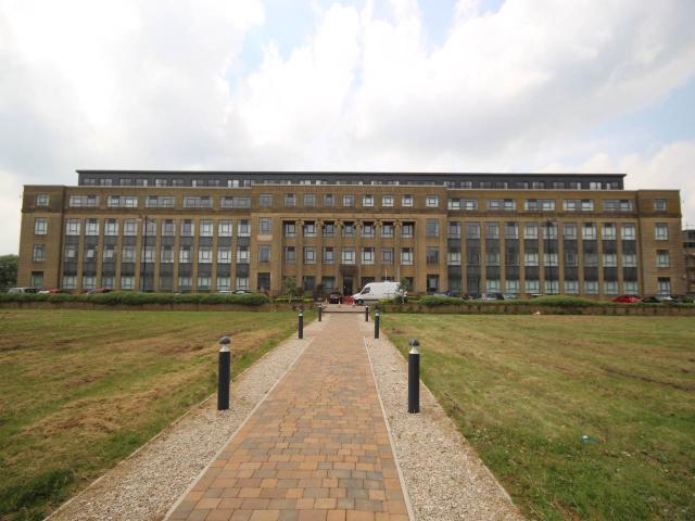 2 bed flat to rent in Card House, BD9