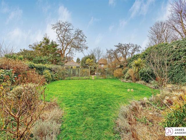 2 bed flat to rent in Castelnau, Barnes. SW13 | James Anderson