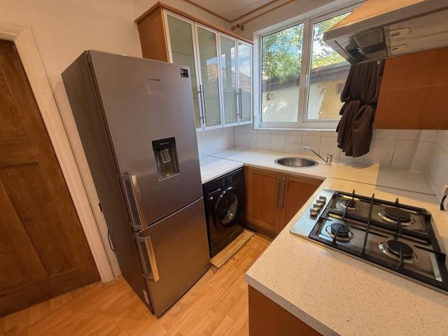 2 bed flat to rent in Charterhouse Avenue, Wembley | Daniels Estate Agents