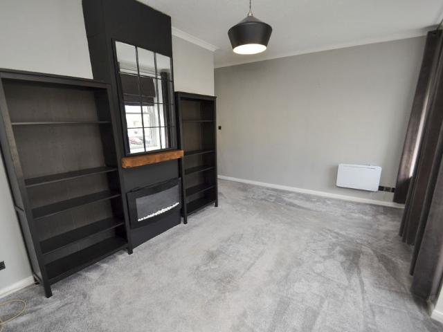 2 bed flat to rent in Christie Street, Paisley, PA1