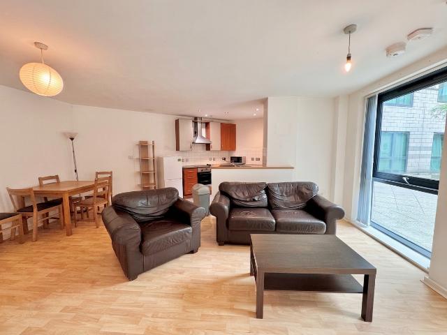 2 bed flat to rent in City Road East, City South, M15