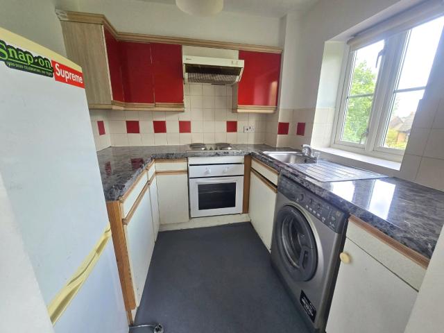 2 bed flat to rent in cygnet close, london, nw10