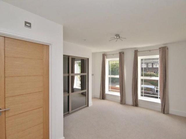 2 bed flat to rent in Albury Road, Guildford, GU1 | James Anderson