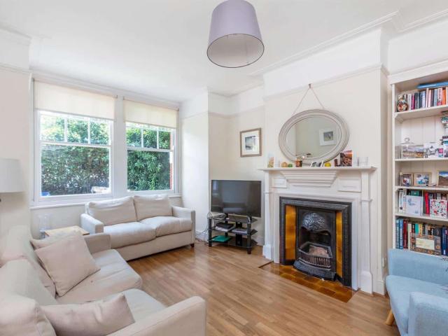 2 bed flat to rent in Ashleigh Road, Mortlake, SW14 | James Anderson