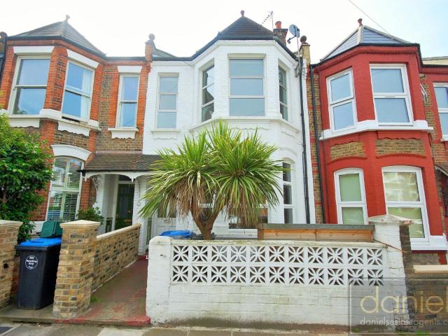 2 bed flat to rent in Bathurst Gardens, London | Daniels Estate Agents