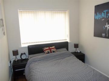 2 bed flat to rent in Bye Pass Road, Chilwell, NG9 5HL