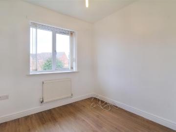 2 bed flat to rent in Bye Pass Road, Chilwell, NG9 5HL