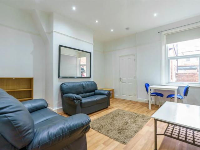 2 bed flat to rent in Glenthorn Road, Newcastle Upon Tyne, NE2