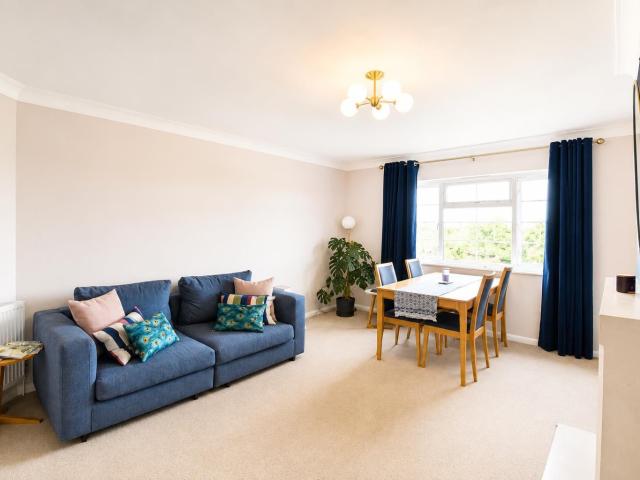 2 bed flat to rent in Deanhill Court, Upper Richmond Road West, SW14 | James Anderson