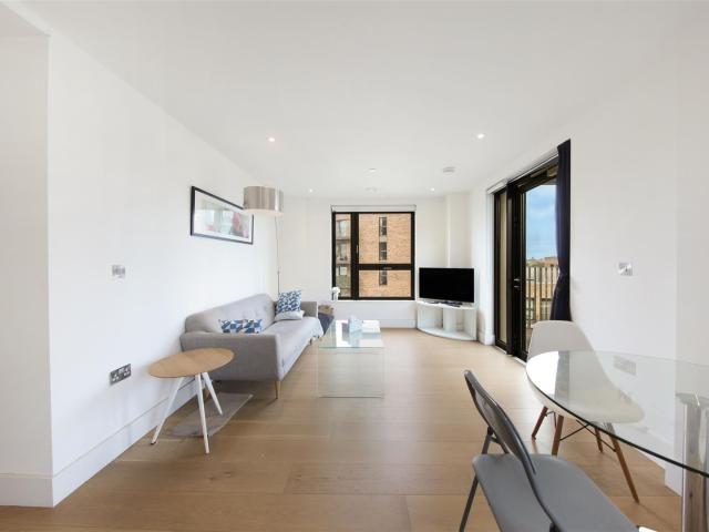 2 bed flat to rent in Engineers Way, Wembley, Middlesex | Daniels Estate Agents