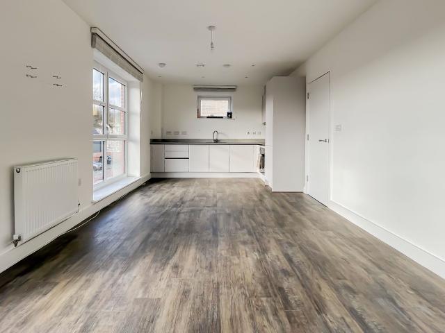 2 bed flat to rent in Eastern Avenue, Ebbsfleet Valley, Swanscombe