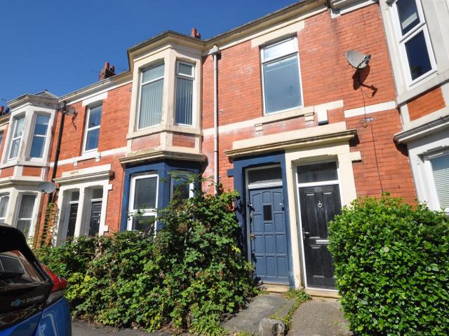 2 bed flat to rent in Fairfield Road, West Jesmond, NE2