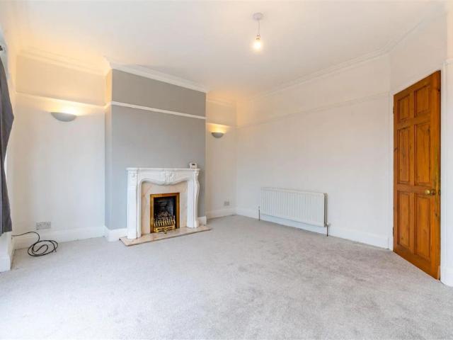 2 bed flat to rent in Ferndene Grove, High Heaton, NE7