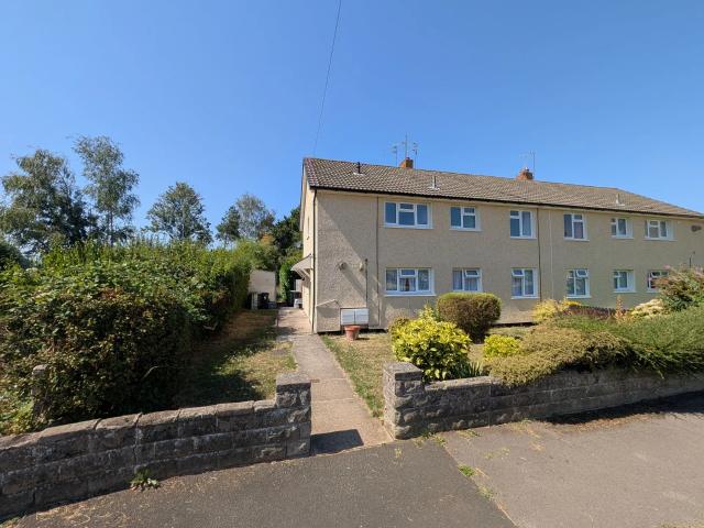 2 bed flat to rent in Kimberley Close, Bristol