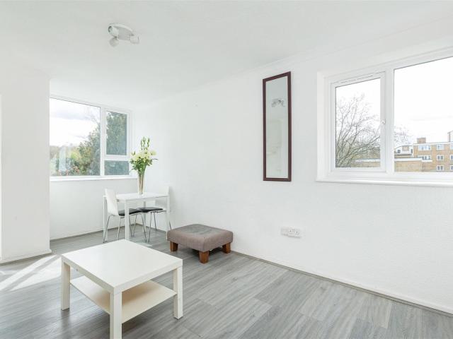 2 bed flat to rent in Hayward Gardens, Putney SW15 | James Anderson