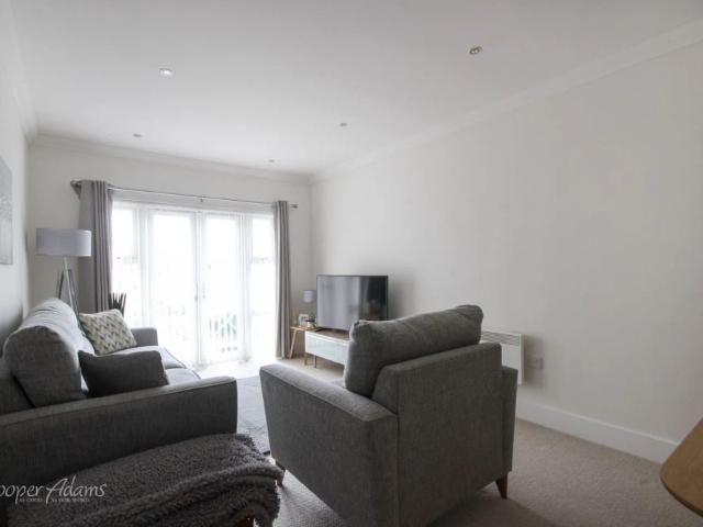 2 bed flat to rent in Harsfold Close, Rustington, BN16