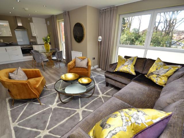 2 bed flat to rent in Inverlair Drive, Glasgow, G43