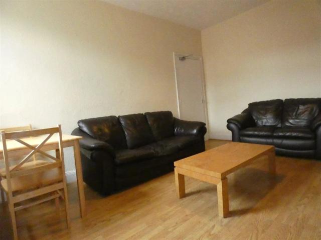 2 bed flat to rent in Mowbray Street, Heaton