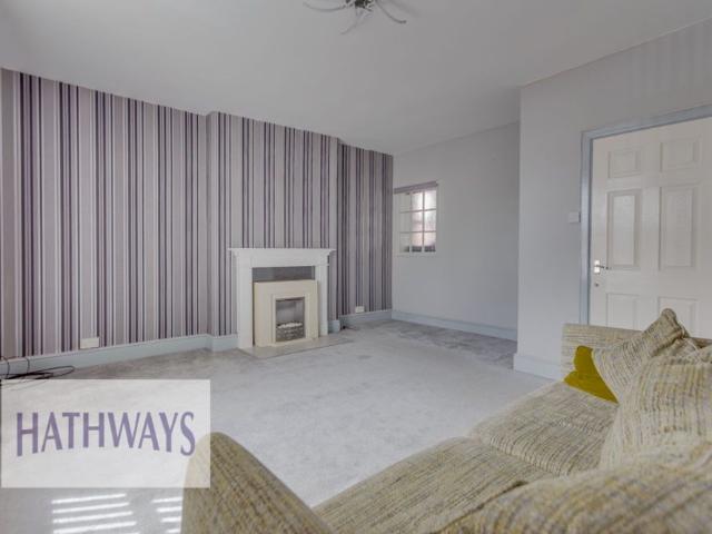 2 bed flat to rent in New Street, Pontnewydd, NP44