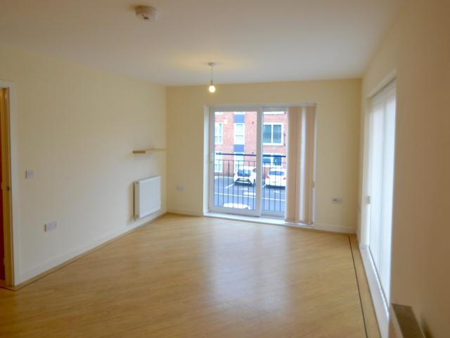 2 bed flat to rent in Sheen Gardens, Manchester, M22