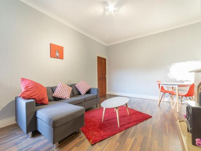 2 bed flat to rent in Simonside Terrace, Heaton, NE6
